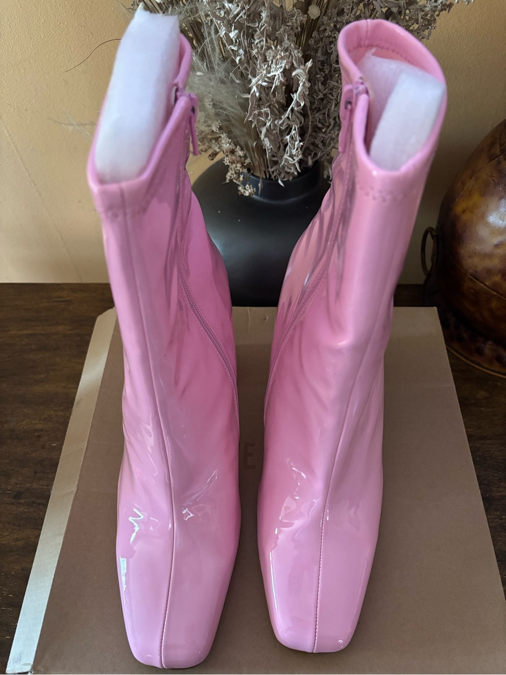 NIB Steve Madden Lynden Pink Patent Retro Mod Boots Size 11